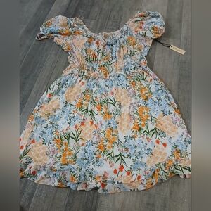 Beautiful flowy middie dress